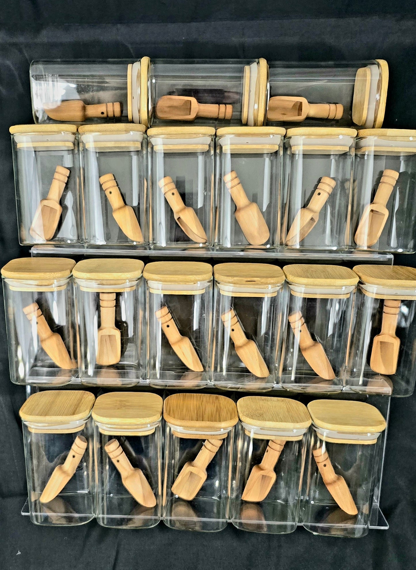 20 Pcs 8oz airtight glass spice jar containers with bamboo lids and a clear acrylic 4-tier organizer, 98 written labels and 21 blank labels. Also includes 1pc cleaning brush, 1pc funnel and 1pc spice strainer.